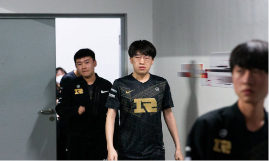 也传达出他 也传达出他